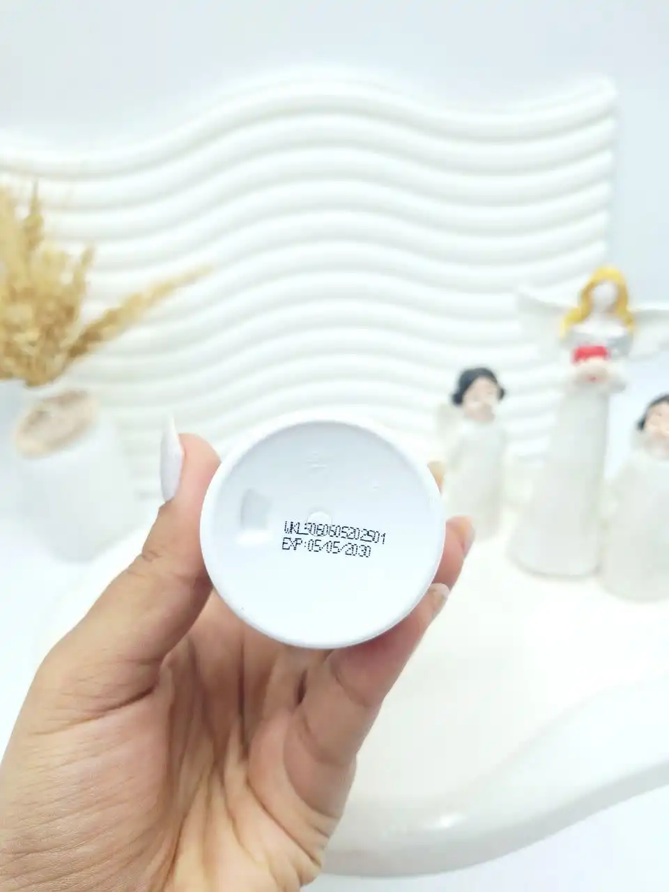 20260106103725965-thumbnail اسپری سفید کننده حاوی ضد آفتاب شیر الاغ برند وکالی اصلی کد 3049 (جلد آبی) - تصویر 1