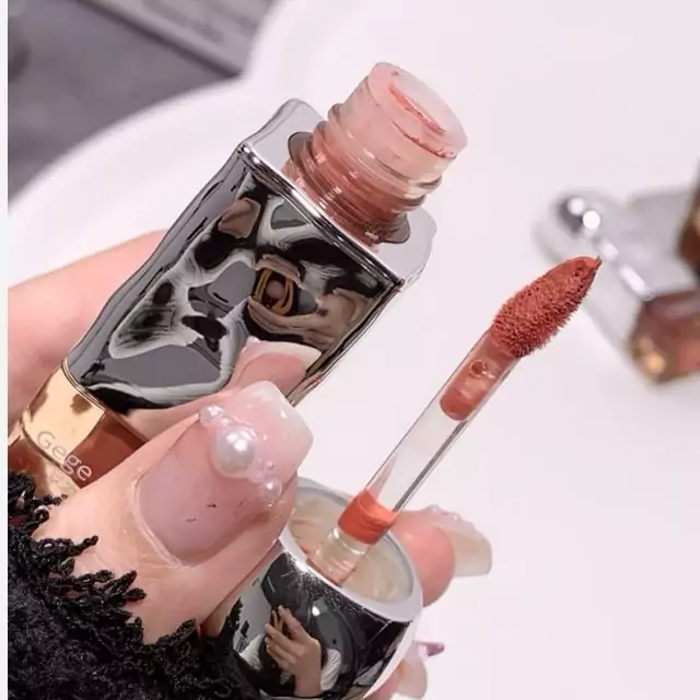 20250731061845793 لیپ گلاس خیس پرطرفدار برند Gege beae کد 7697 (کارتن سفید) - تصویر 1