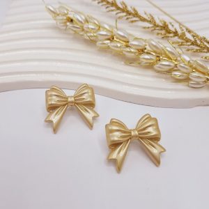 گوشواره آبنباتی طرح پاپیون (کرم)