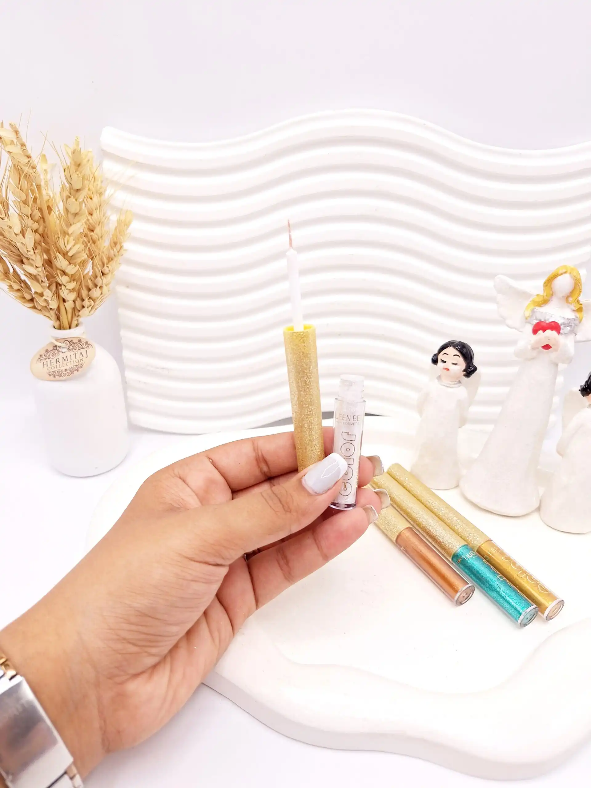 20250829203650714-thumbnail خط چشم شاین دار پوکه طلایی برند اونلی بیوتی کد 1138 - تصویر 1