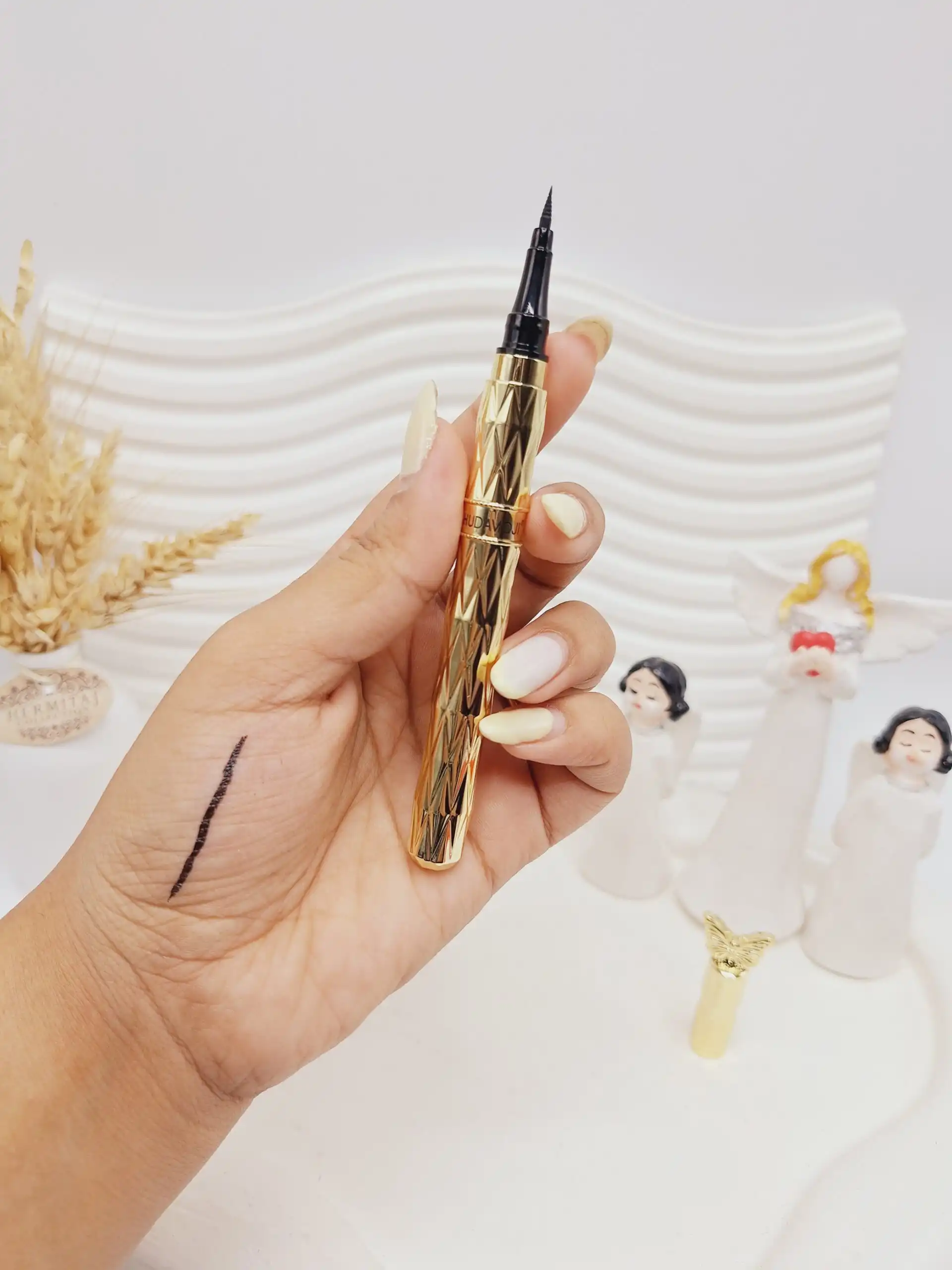 20251102002522383-thumbnail خط چشم ماژیکی پروانه ایی اورجینال هدى موجی کد 5120 - تصویر 1