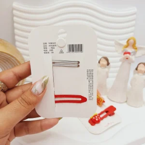 گیره سر قرمز پروانه دار و توت فرنگی