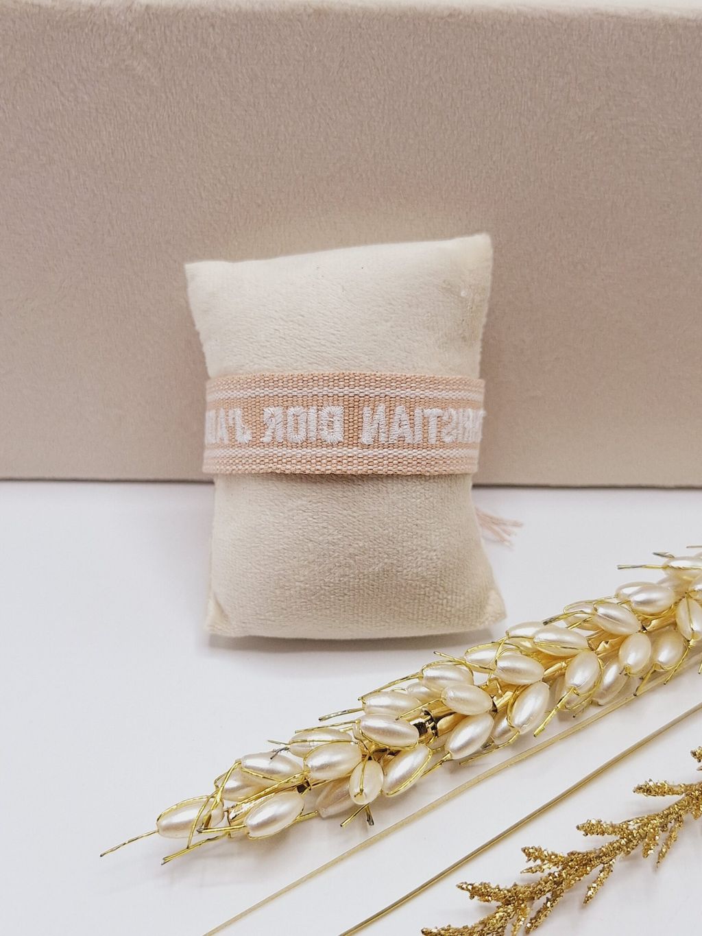 ۲۰۲۵۰۸۳۱_۱۷۰۲۲۲-scaled دستبند پارچه ای CHRISTIAN DIOR (رنگ کرم) - تصویر 1