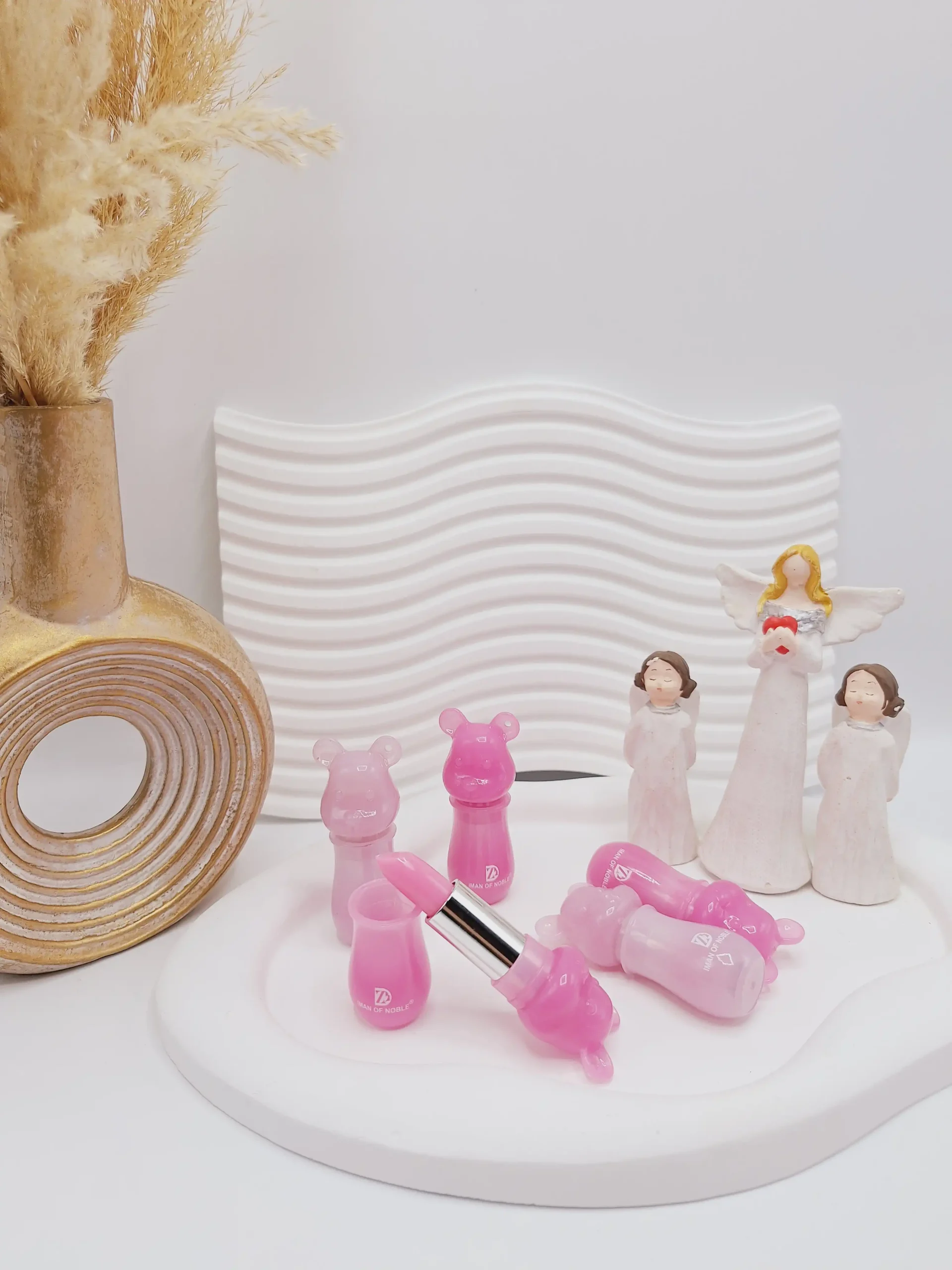 20250731062223247-thumbnail بالم لب خرسی زیبا با رایحه توت فرنگی برند ایمن اف نوبل کد LB-92 - تصویر 1