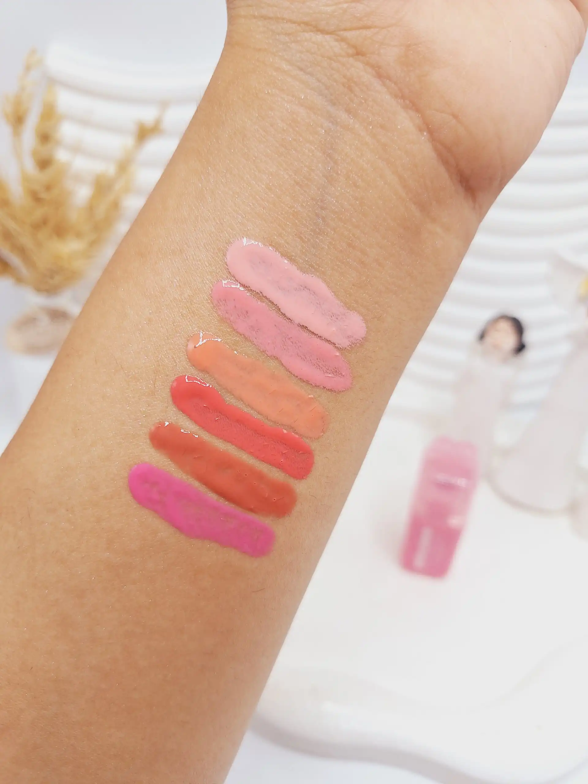 20251102023610750-thumbnail لیپ گلاس خیس قلبی برند Miss Lara کد 323 - تصویر 1