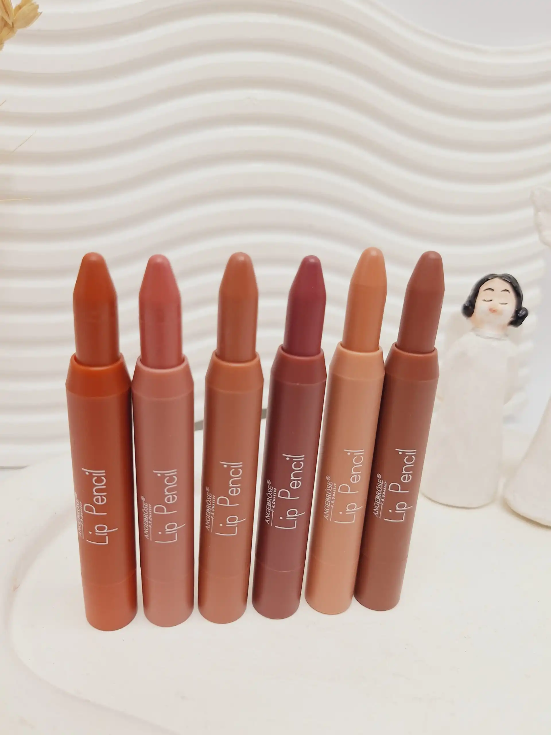 20251102023547866-thumbnail پک رژ لب مدادی 6 تایی برند Kiss me - تصویر 1