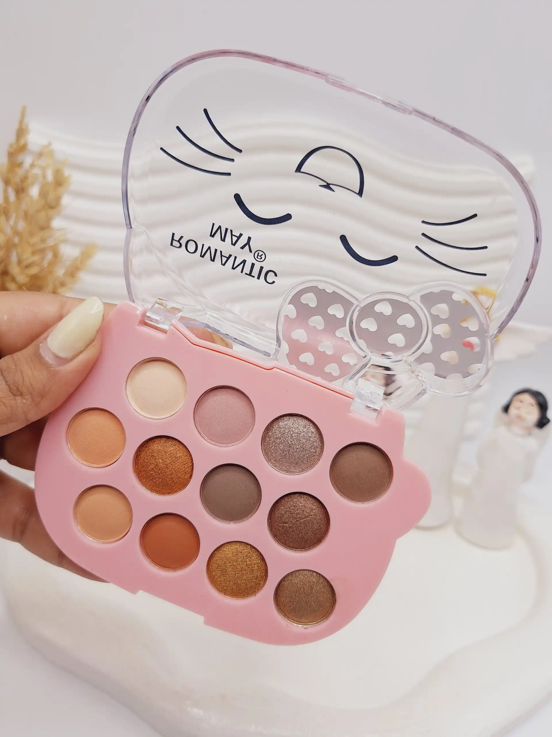 20251009060606438-thumbnail پالت سایه چشم 12 رنگ کیتی پاپیون دار ROMANTIC MAY - تصویر 1