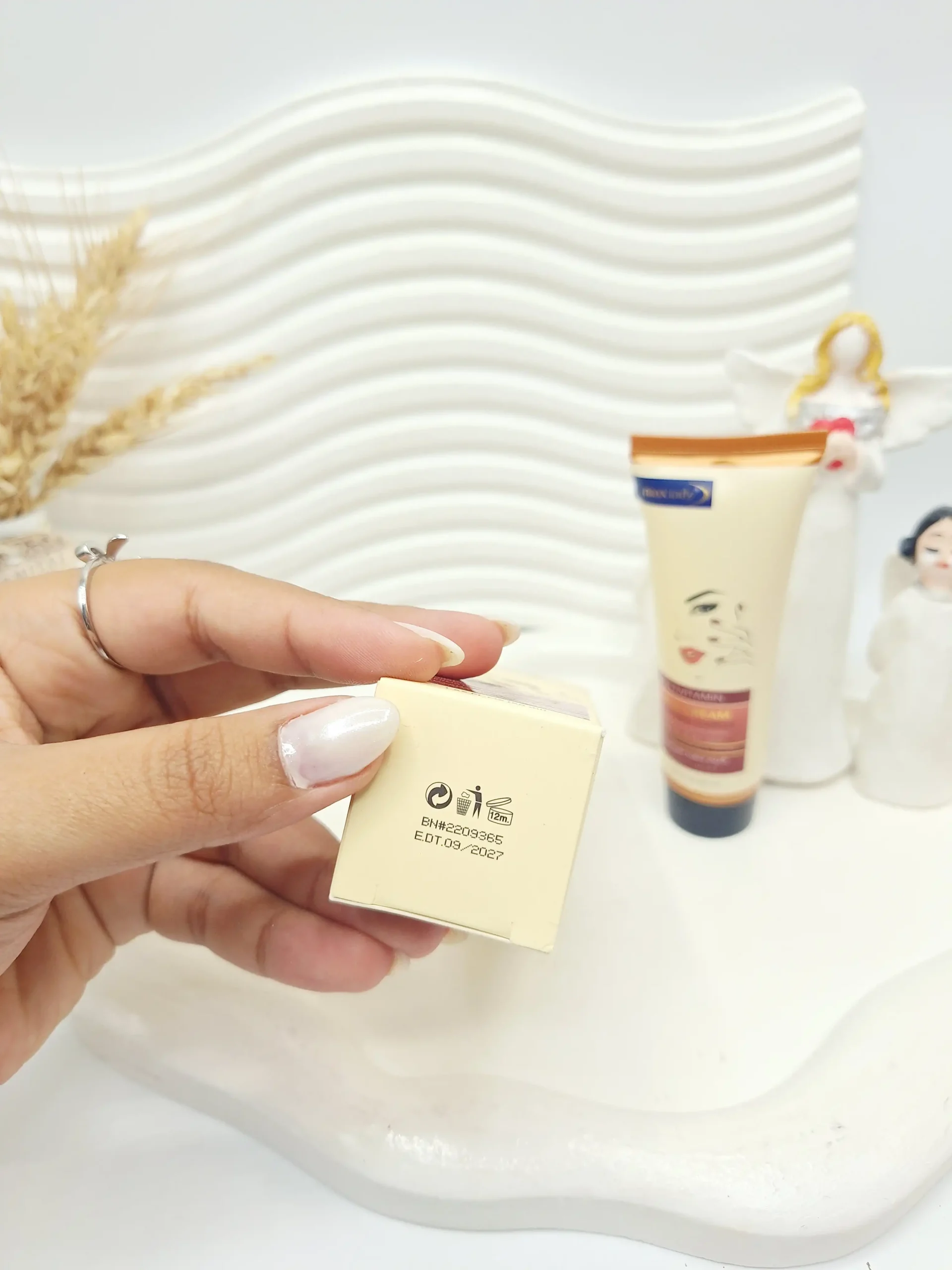 20251111161144111-thumbnail کرم تیوپی صورت مولتی ویتامین مکس لیدی حجم 50 میل کد 4759 - تصویر 1