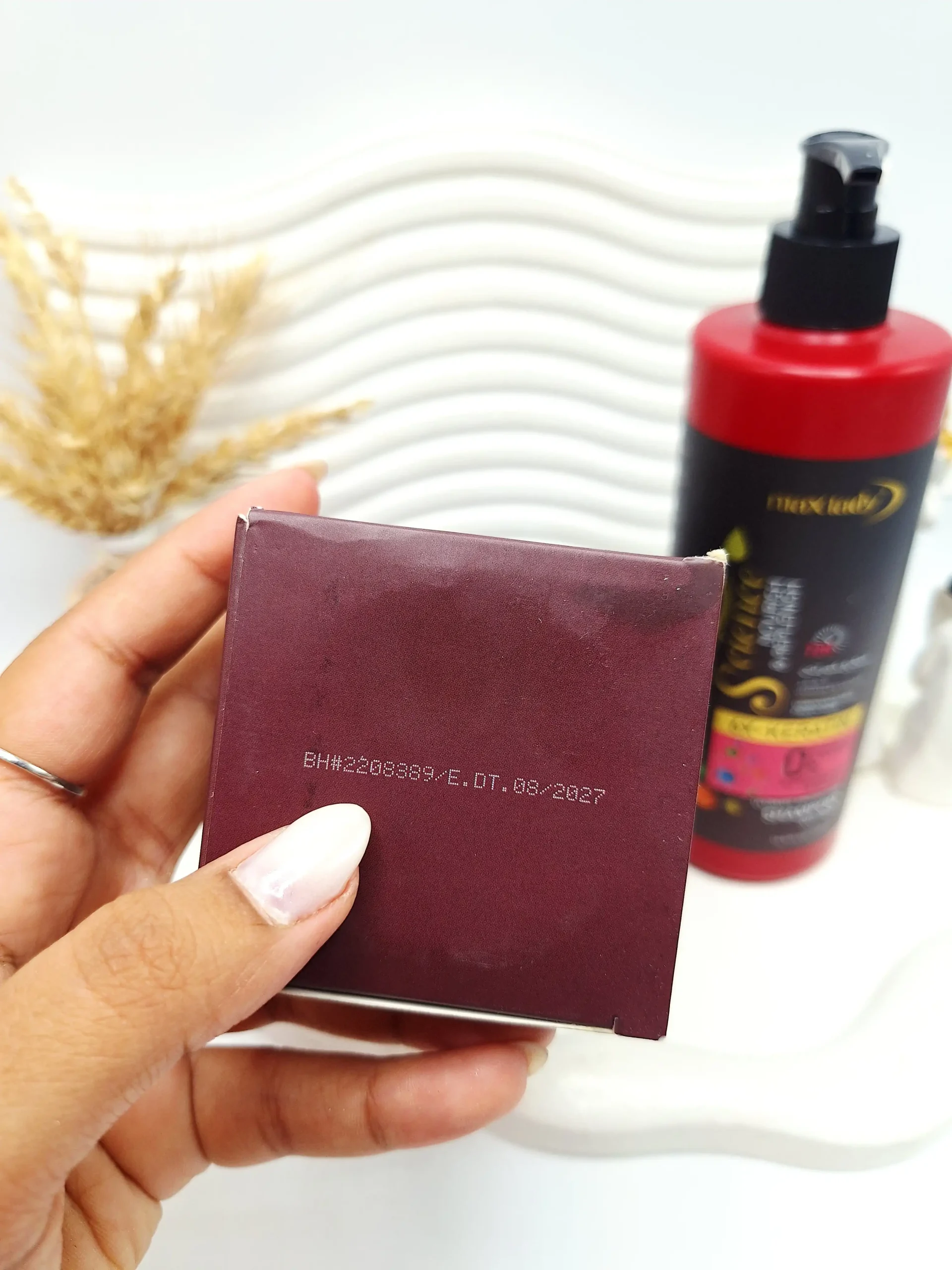 20251113205451913-thumbnail شامپو تقویت کننده و ضد ریزش مو مناسب موهای مجعد و گره خورده برند مکس لیدی حجم 500 میل اورجینال - تصویر 1