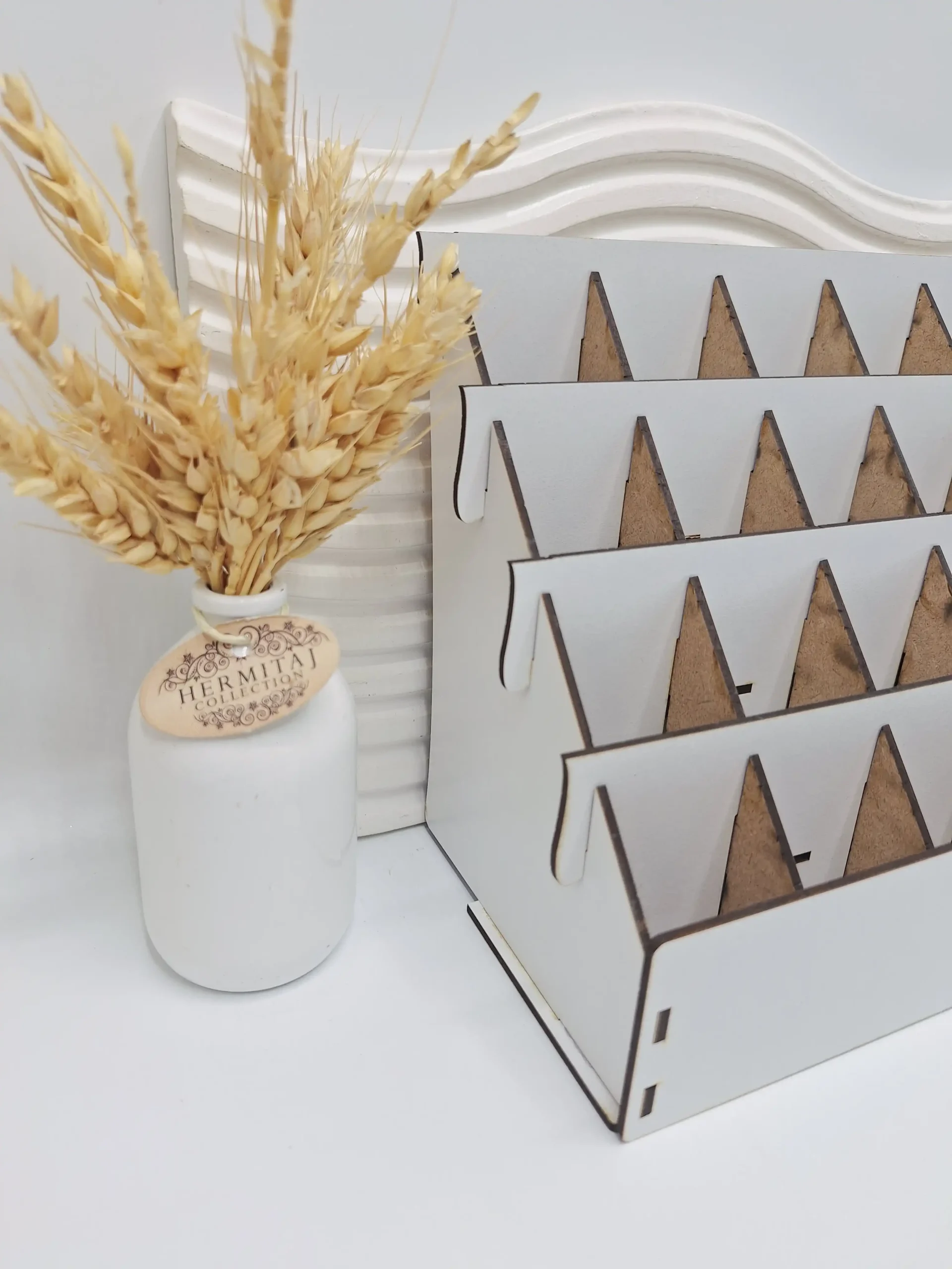 20251210021824701-thumbnail استند رو میزی چوبی مناسب لوازم آرایشی و تحریر《رنگ سفید》 - تصویر 1