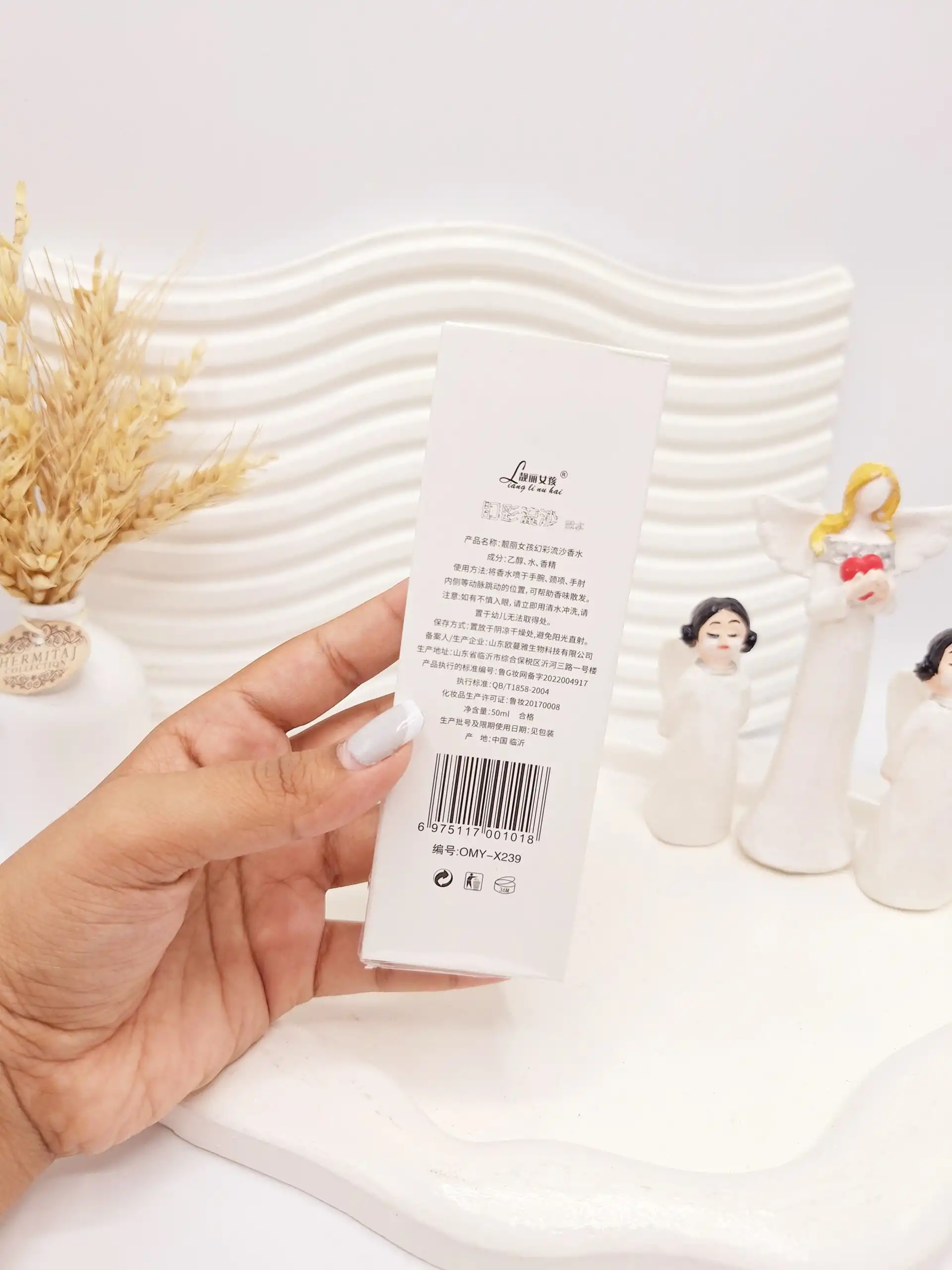 20250914182654853-thumbnail بادی اسپلش شاین دار خوشبو OUMANYA CLASSIC حجم 50 میل کد 1018 - تصویر 1